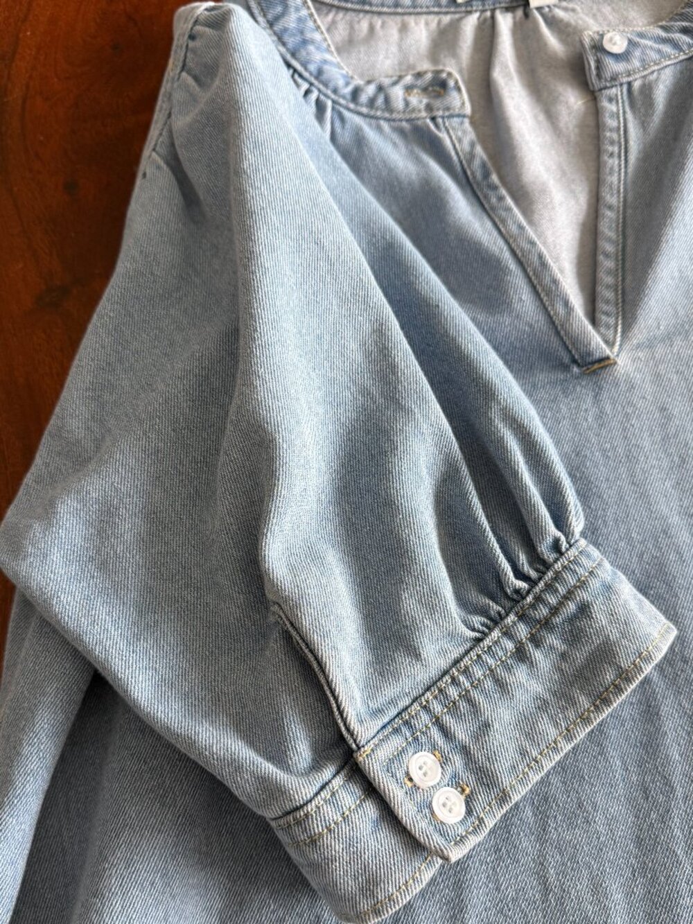 Velvet Heart Denim Lightweight Chambray Puff Sleeve Blouse | Medium - Picture 8 of 10